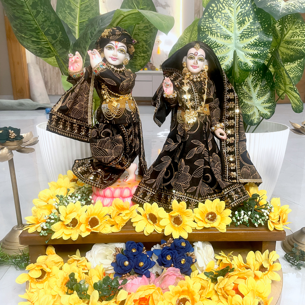Shyam–Swarn Divine Black Radha Krishna All Season Poshak