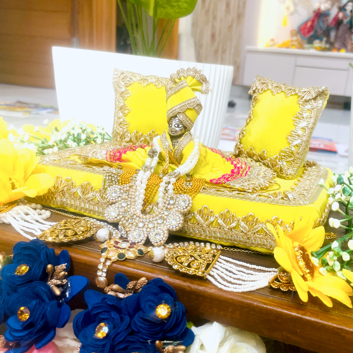 Parrot Yellow Royal Bed Set & Thakurji Shringar Combo - Image 3