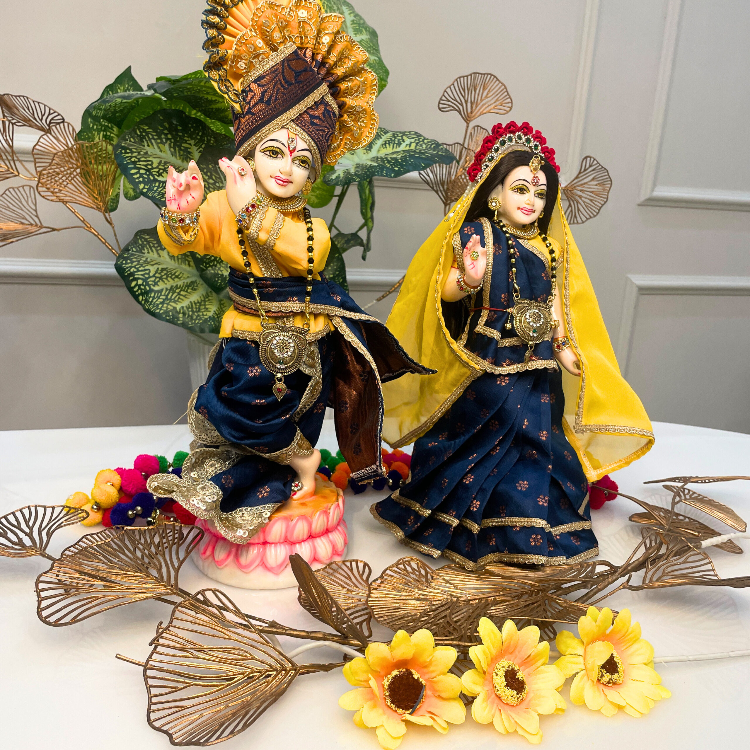 Divine Shyam–Peet Prem Radha Krisna Poshak - Image 3