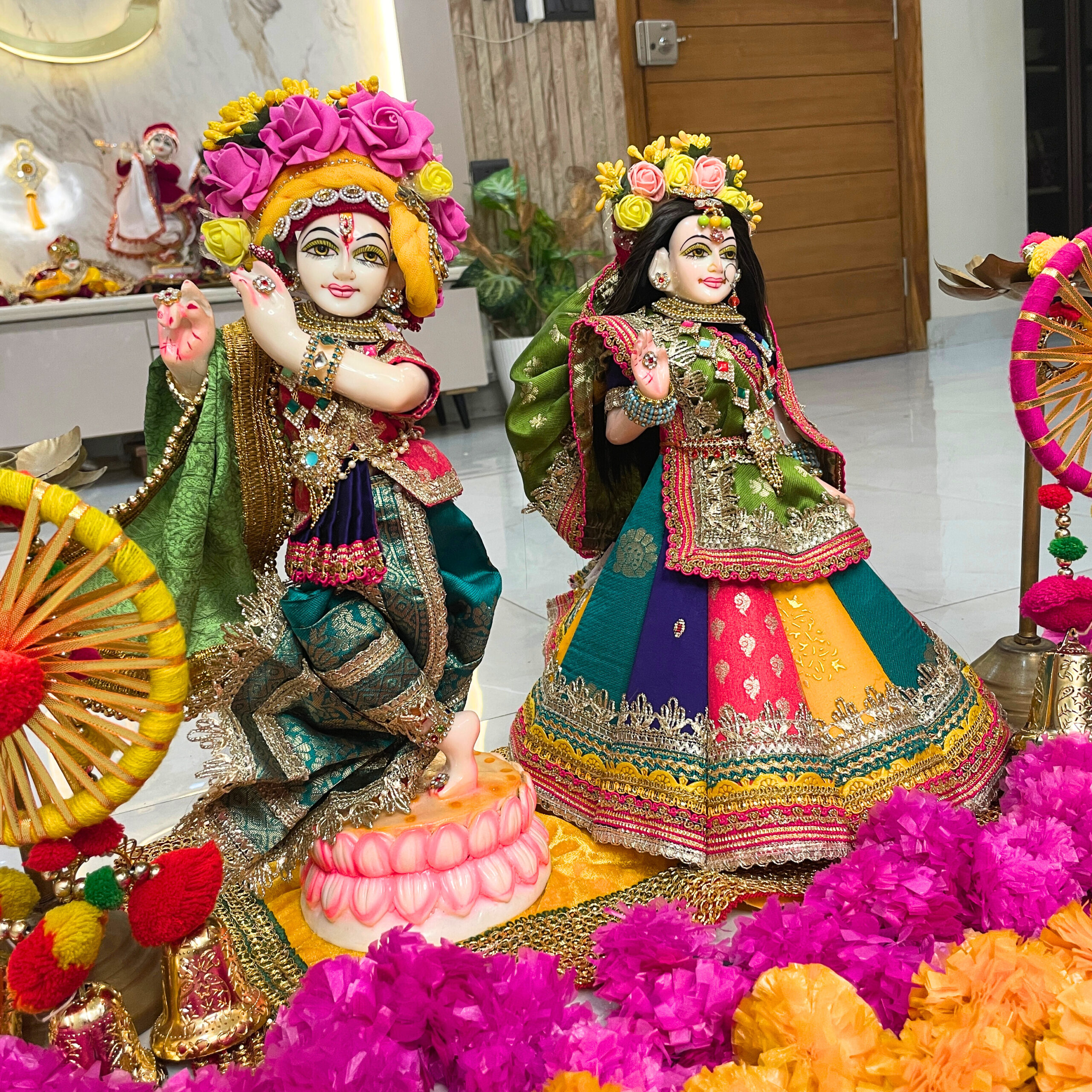 Pushp Madhur Leela Radha Krishna Poshak - Image 2