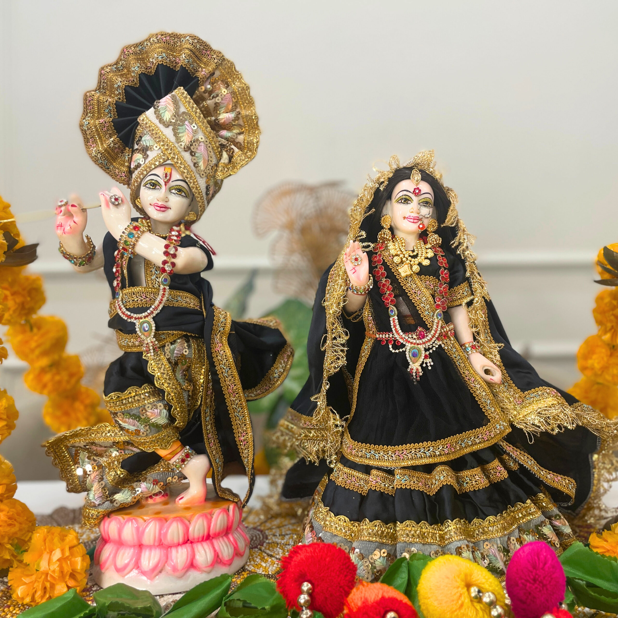 Shyam Rang Divya Darshan Radha Krishna Poshak