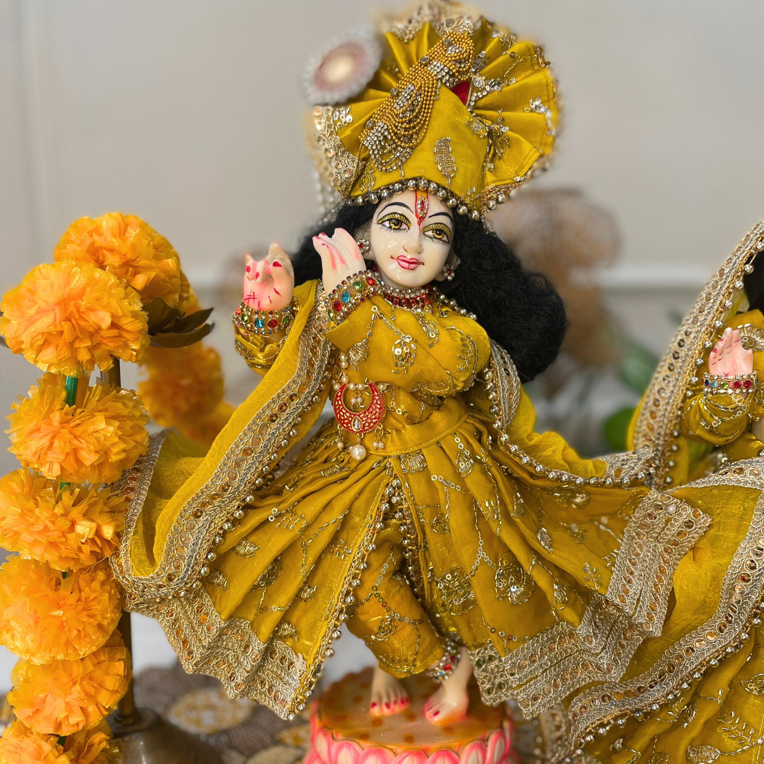 Swarna Madhav Shree Krishna Poshak
