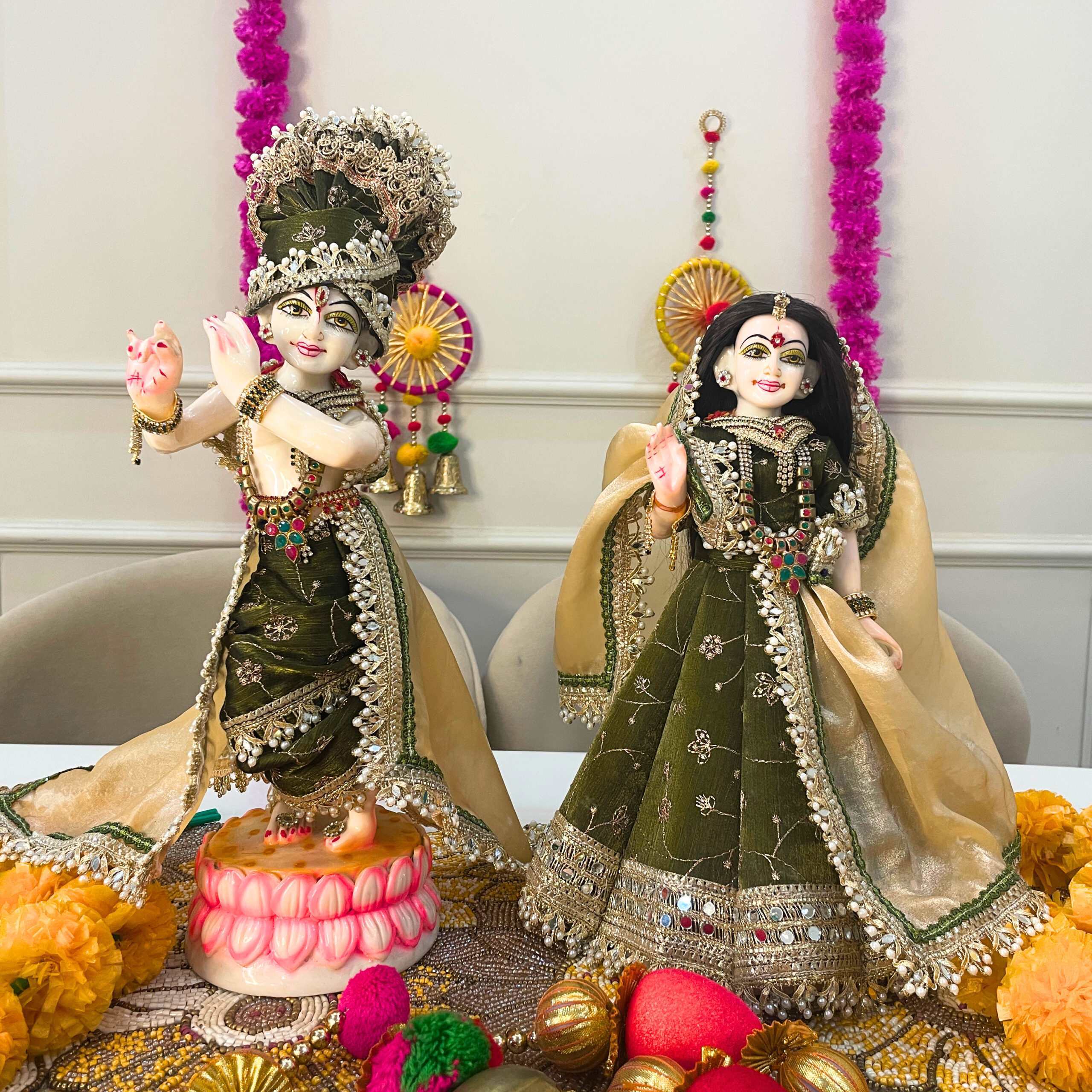 Nikunj Vilas Radha Krishna Poshak